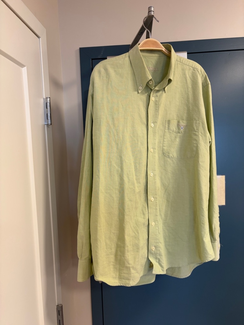 Barbour mint Green Long-Sleeve Button-Down Shirt. Oxford cloth breast pocket.